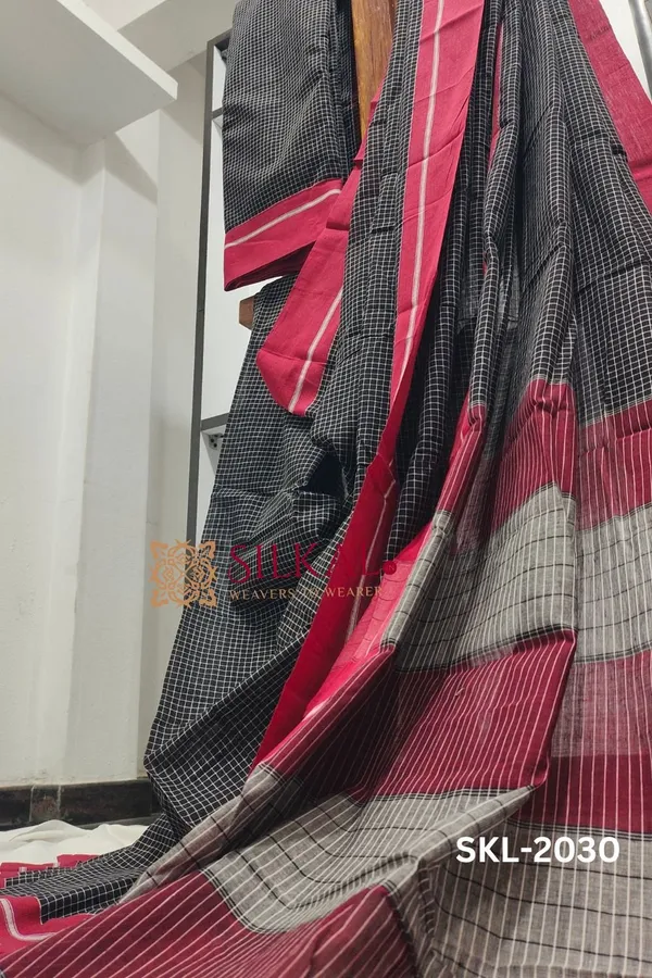 Patteda_Anchu_Checks_With_Plain_Border_Saree_Code-_SKL1086