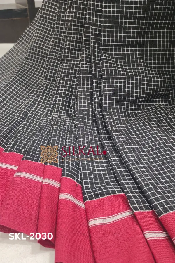 Patteda_Anchu_Checks_With_Plain_Border_Saree_Code-_SKL1086
