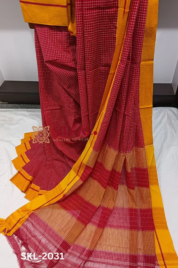 Patteda_Anchu_Checks_With_Plain_Border_Saree_Code-_SKL1034