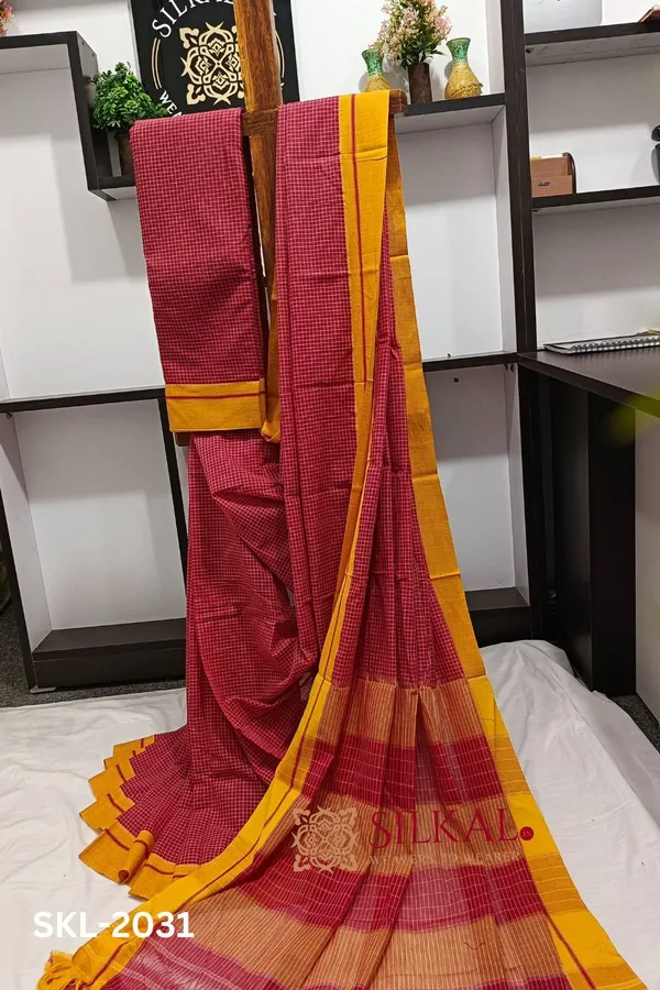 Patteda_Anchu_Checks_With_Plain_Border_Saree_Code-_SKL1034