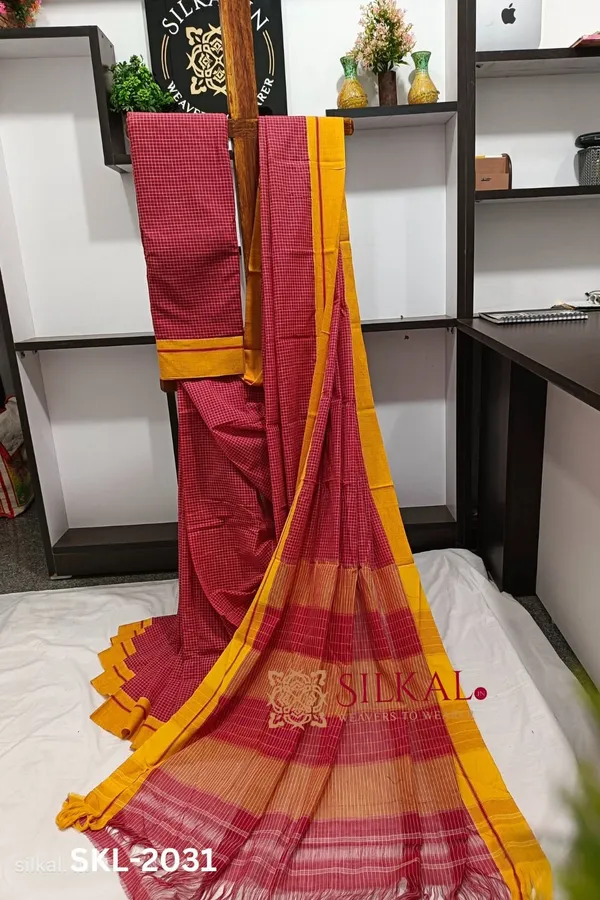 Patteda_Anchu_Checks_With_Plain_Border_Saree_Code-_SKL1034