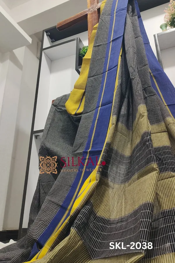 Patteda_Anchu_Checks_With_Plain_Border_Saree_Code-_SKL1138