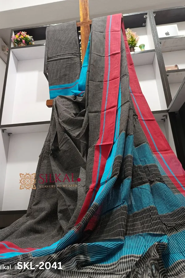 Patteda_Anchu_Checks_With_Plain_Border_Saree_Code-_SKL1396
