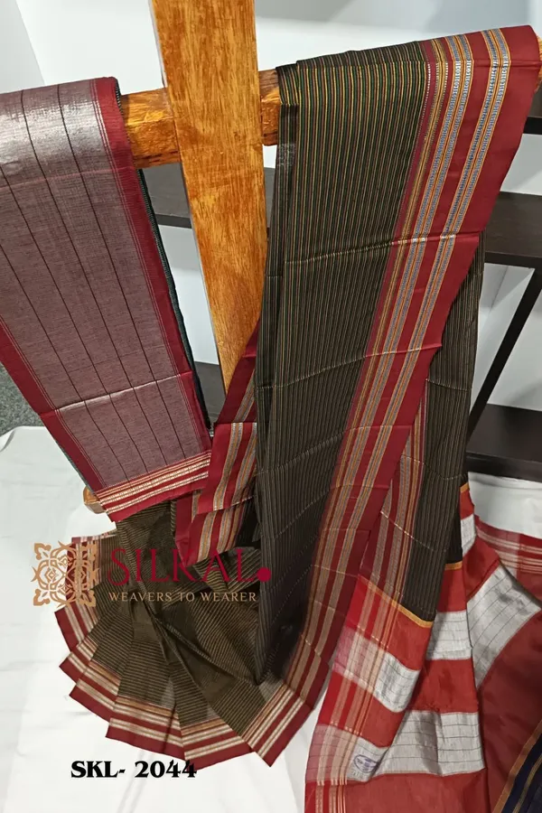 Ilkal_Viscose_Silk_Kaddi_Saree_With_Gomi_Border_Saree_Code-_SKL1223