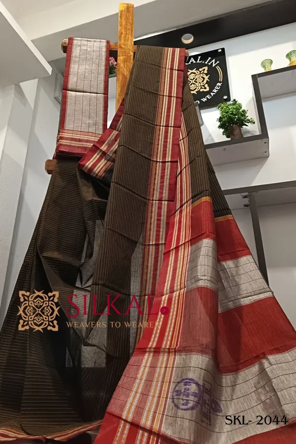 Ilkal_Viscose_Silk_Kaddi_Saree_With_Gomi_Border_Saree_Code-_SKL1223