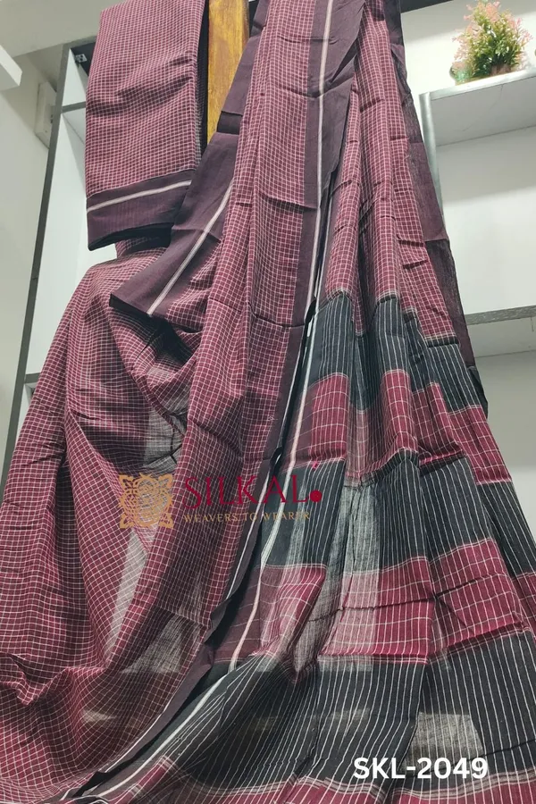 Patteda_Anchu_Checks_With_Plain_Border_Saree_Code-_SKL1398
