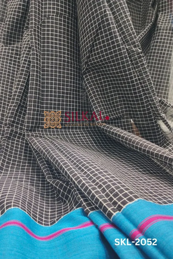 Patteda_Anchu_Checks_With_Plain_Border_Saree_Code-_SKL1684