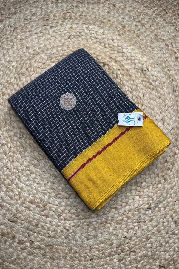 Patteda_Anchu_Checks_With_Plain_Border_Saree_Code-_SKL1402