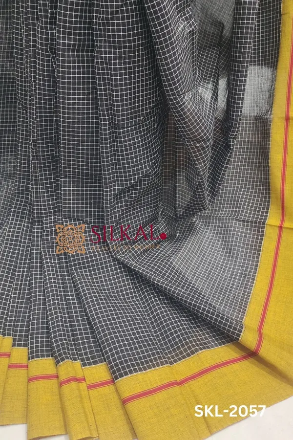 Patteda_Anchu_Checks_With_Plain_Border_Saree_Code-_SKL1402