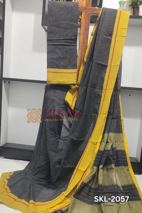 Patteda_Anchu_Checks_With_Plain_Border_Saree_Code-_SKL1402