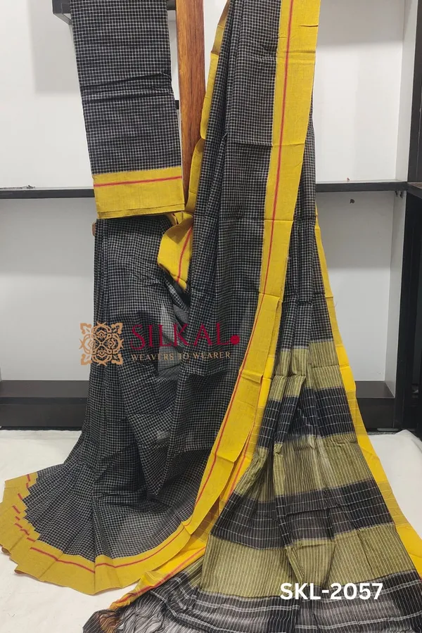 Patteda_Anchu_Checks_With_Plain_Border_Saree_Code-_SKL1402