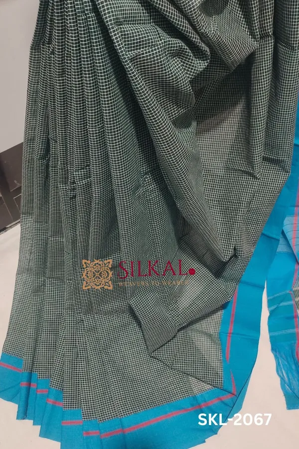 Patteda_Anchu_Checks_With_Plain_Border_Saree_Code-_SKL1687