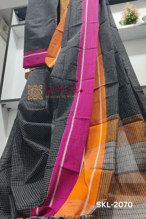 Patteda_Anchu_Checks_With_Plain_Border_Saree_Code-_SKL1020