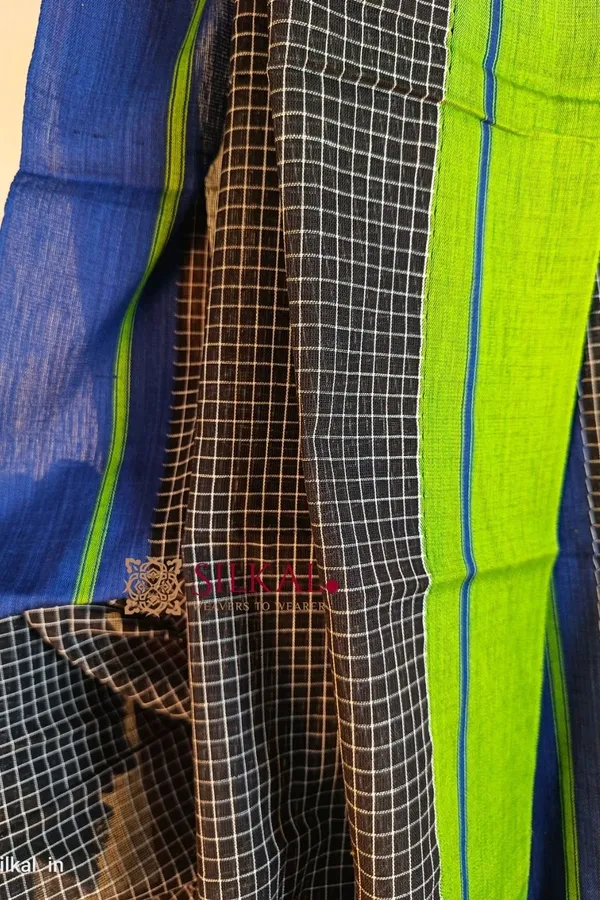 Patteda_Anchu_Checks_With_Plain_Border_Saree_Code-_SKL1332