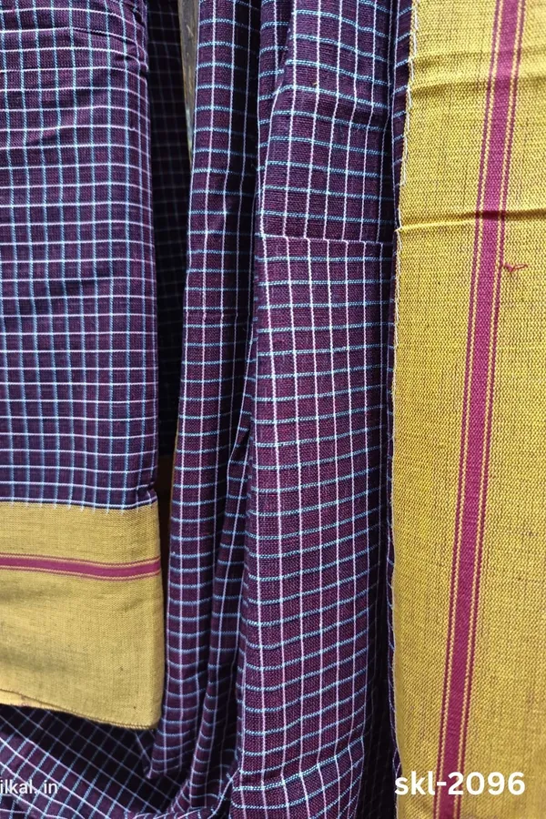 Patteda_Anchu_Checks_With_Plain_Border_Saree_Code-_SKL1335