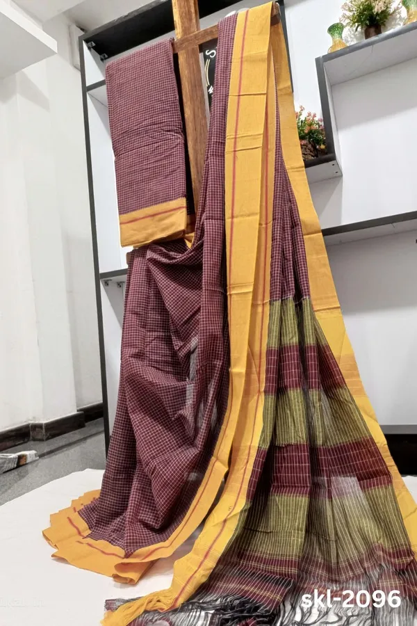 Patteda_Anchu_Checks_With_Plain_Border_Saree_Code-_SKL1335