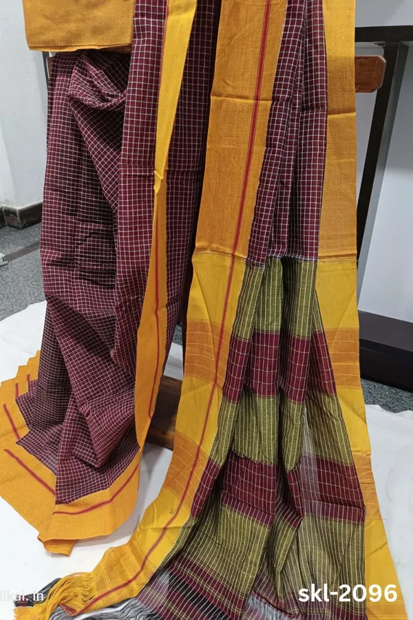 Patteda_Anchu_Checks_With_Plain_Border_Saree_Code-_SKL1335