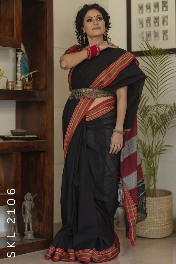 Patteda_Anchu_Pure_Cotton_With_Chikki_Paras_Border_Saree_Code-_SKL1175