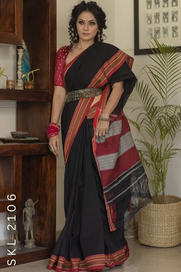 Patteda_Anchu_Pure_Cotton_With_Chikki_Paras_Border_Saree_Code-_SKL1175