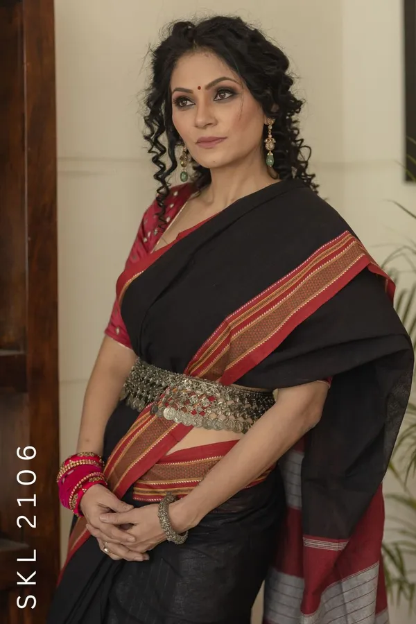 Patteda_Anchu_Pure_Cotton_With_Chikki_Paras_Border_Saree_Code-_SKL1175