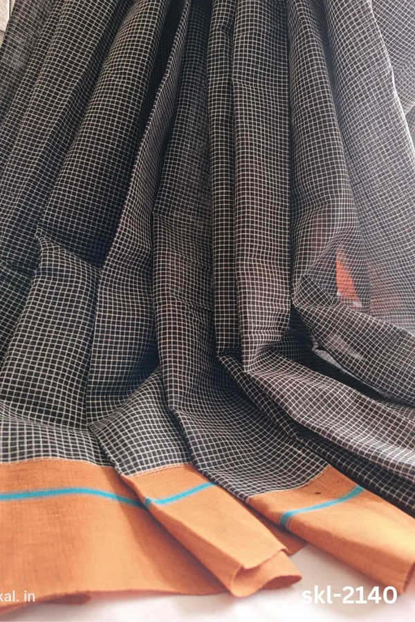 Patteda_Anchu_Checks_With_Plain_Border_Saree_Code-_SKL1606