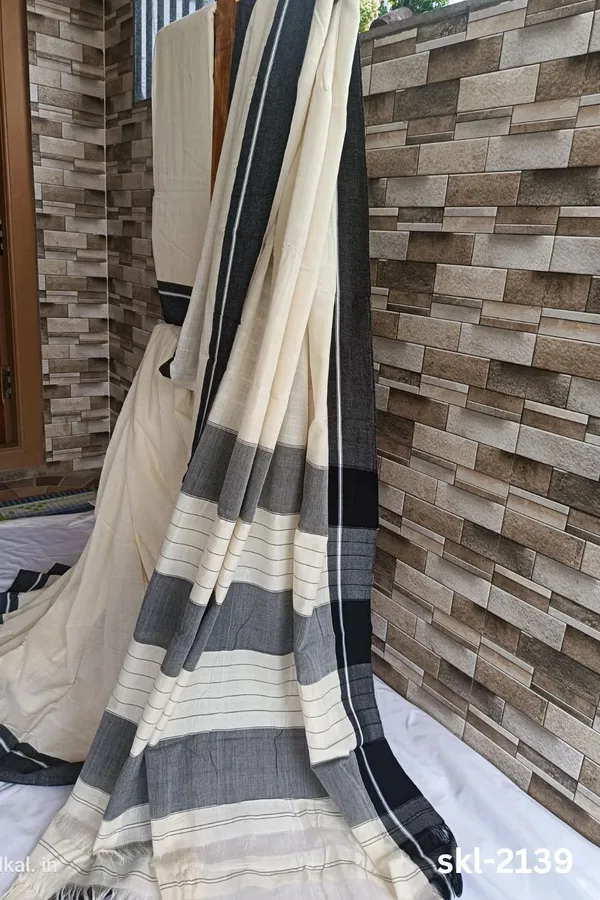 Plain_Patteda_Anchu_Pure_Cotton_Handloom_Saree_Saree_Code-_SKL1107