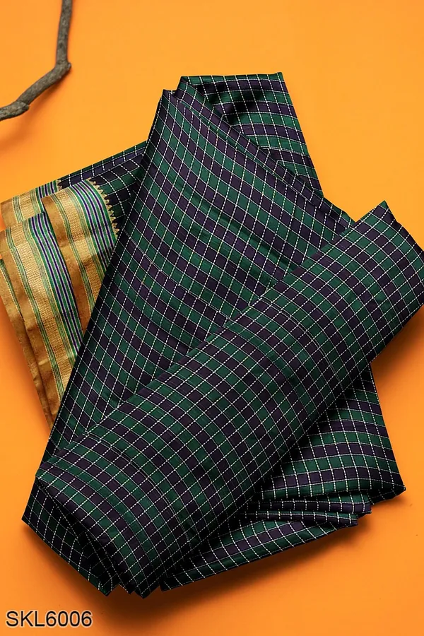 Ilkal_Cotton_Small_Checks_Saree_With_Thoda_Paras_Border_Saree_Code-_SKL1671