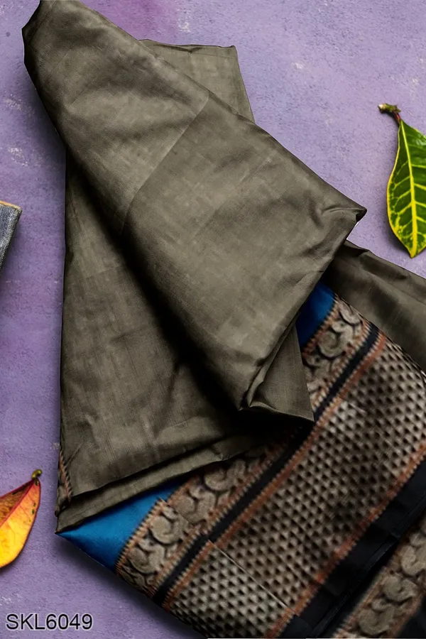 Narayan_Peth_Plain_Cotton_Saree_With_Patti_Pallu_Saree_Code-_SKL1679