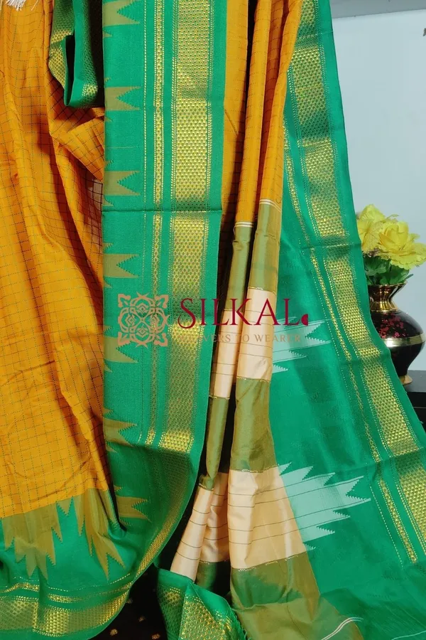One_Side_Border_Chandarana_Temple_Saree_Code-_SKL1778