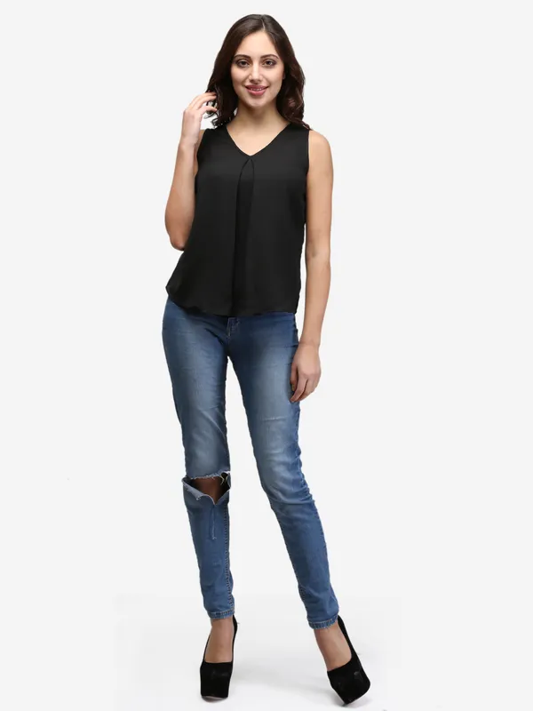 Black_Plain_Basic_Flowy_V-Neck_Pleated_Sleeveless_Summer_Basic_Tank_Top