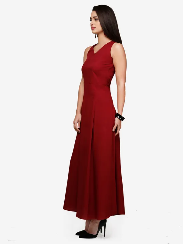Maroon_Solid_V-Neck_Sleeveless_A-Line_Long_Maxi_Dress_For_Women