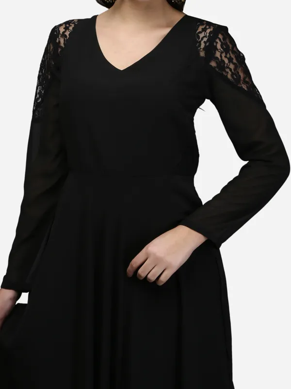 Black_Full_Sleeves_V-Neck_Indo_Western_Flared_Party_Wear_Gown_With_Pockets