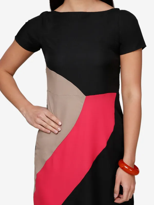 Black_Pink_Blocked_Half_Sleeves_Empire_Waist_Trendy_Maxi_Dress_For_Women