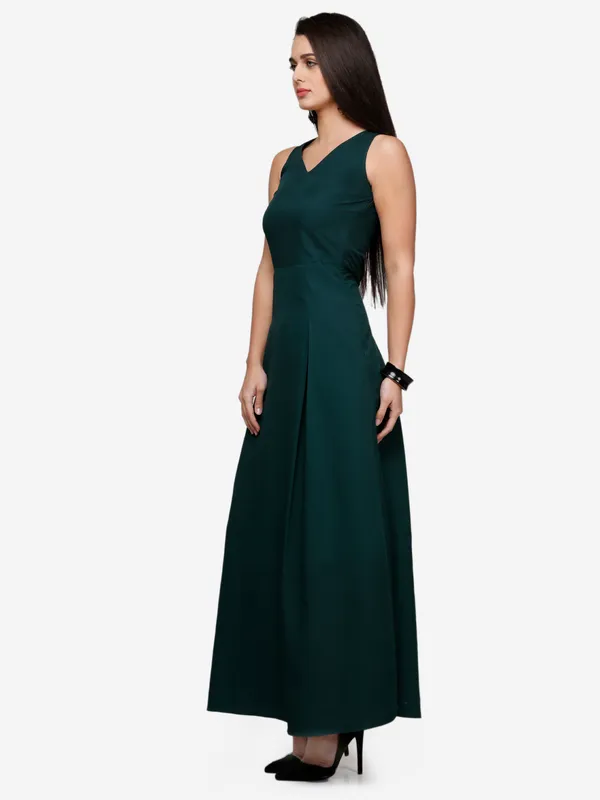Green_Solid_V-Neck_Sleeveless_A-Line_Long_Maxi_Dress_For_Women