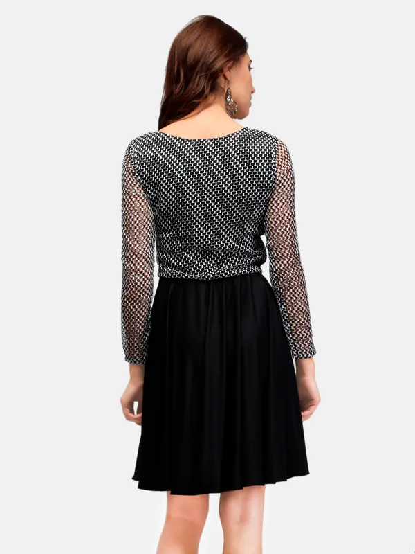 Black_&_White_Lace_Flared_Full_Sleeves_Party_Wear_Knee_Length_Dress