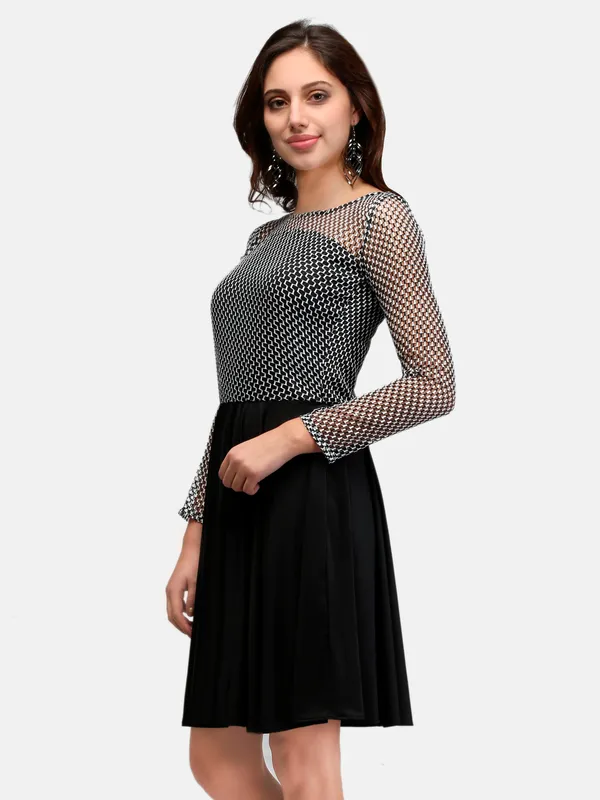 Black_&_White_Lace_Flared_Full_Sleeves_Party_Wear_Knee_Length_Dress
