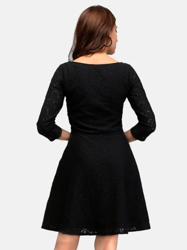 Black_Sweetheart_Neckline_Fit_&_Flare_Empire_Waist_Lace_Dress