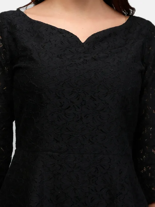 Black_Sweetheart_Neckline_Fit_&_Flare_Empire_Waist_Lace_Dress