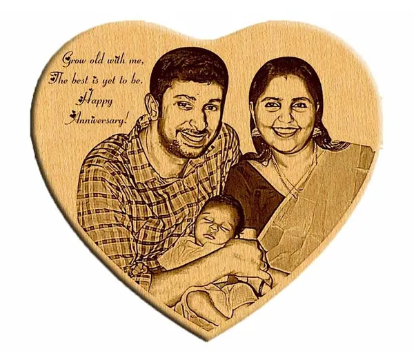 Brown_Family_Photo_Personlaized_Engraved_Wooden_Photo_Frame_(7_X_5_In)