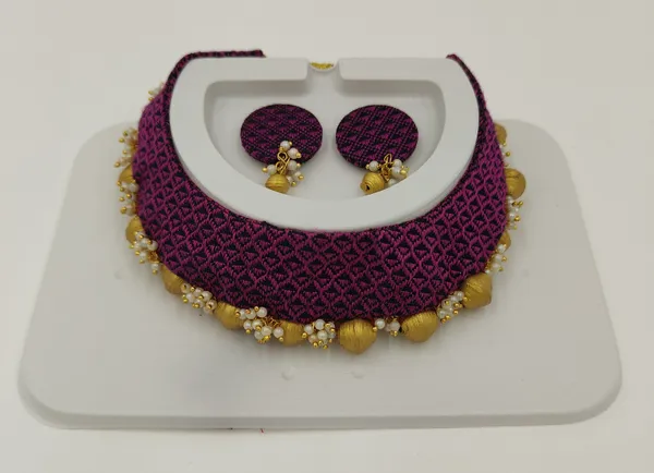 CHOKER