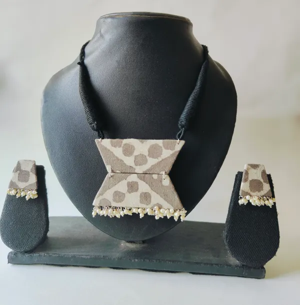 Grey_Handloom_Hand_Painted_Premium_&_Elegant_Long_Necklace_Set_For_Women_&_Girls