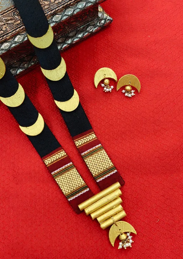 BLACK_AND_GOLD_NECKLACE_SET