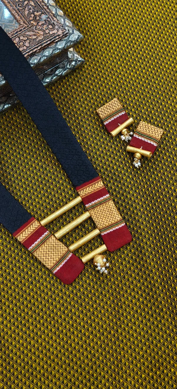 LONG_NECKLACE_SET_BLACK_AND_GOLD