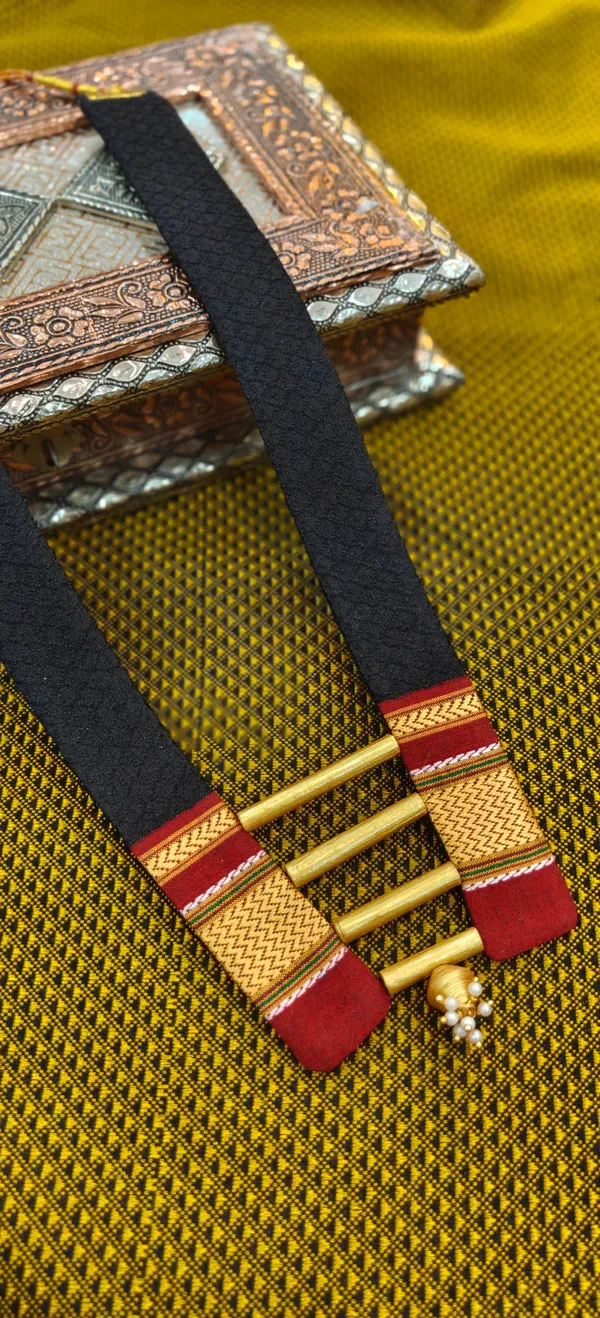LONG_NECKLACE_SET_BLACK_AND_GOLD