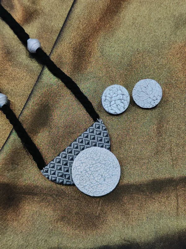 Silver_Handloom_Hand_Painted_Premium_&_Elegant_Long_Necklace_Set_For_Women_&_Girls