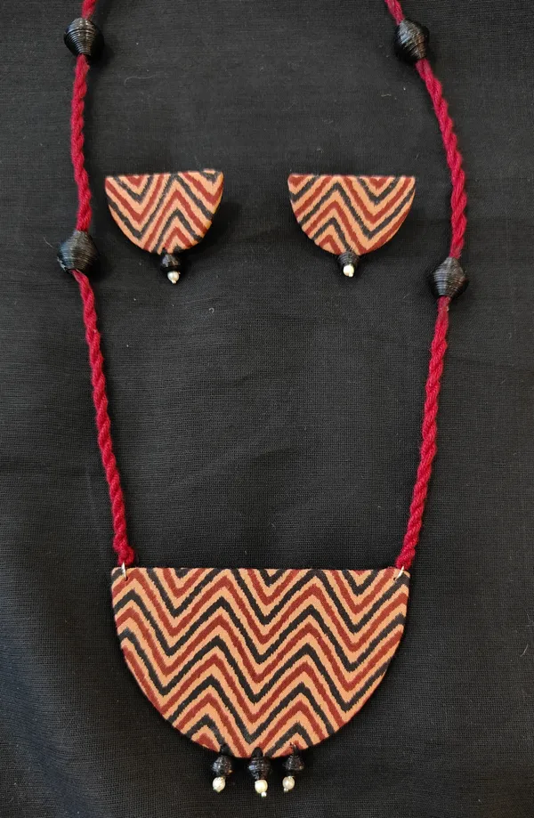 Maroon_Handloom_Hand_Painted_Premium_&_Elegant_Long_Necklace_Set_For_Women_&_Girls