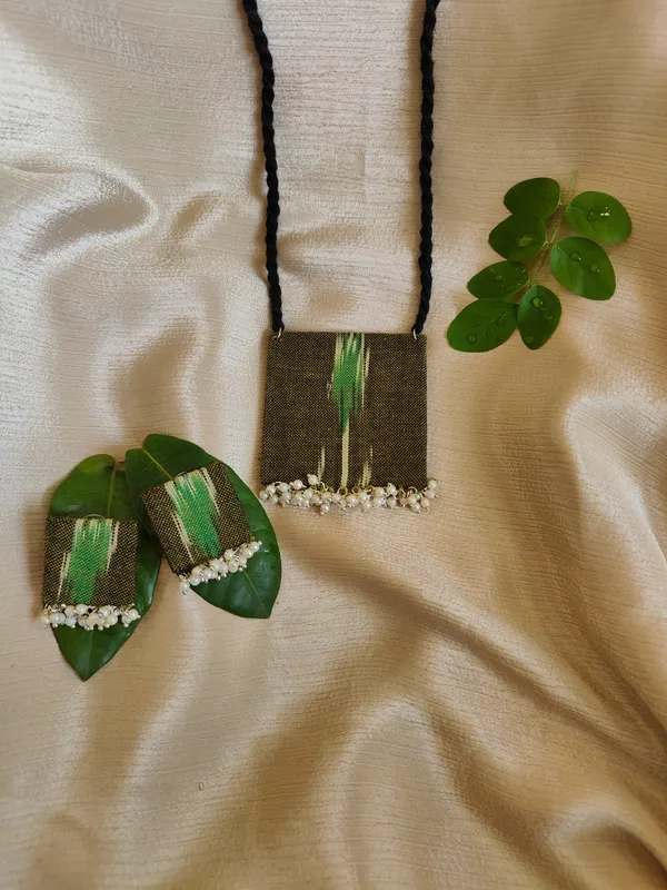 Olive_Handloom_Hand_Painted_Premium_&_Elegant_Long_Necklace_Set_For_Women_&_Girls