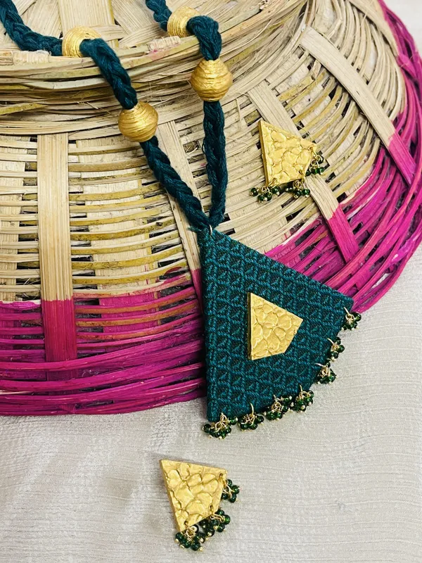 Green_Khan_Premium_&_Elegant_Long_Necklace_Set_For_Women_&_Girls