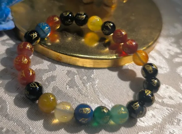 Natural_Multicolor_Crystal_Beads_|_Premium_7_Chakra_Om_Mani_Pad_May_Gemstone_Bracelet_For_Unisex