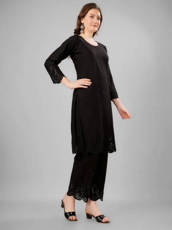 Black_Pure_Wool_Kurta_Sets_For_Women